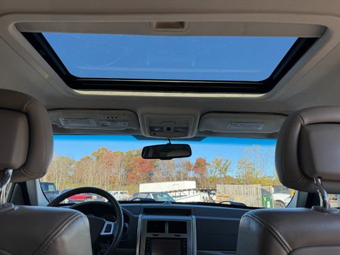 Used 2010 Jeep Liberty Limited image 21