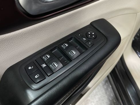 Used 2019 Chrysler Pacifica Limited FWD image 15