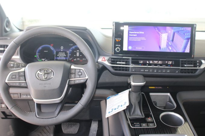 New 2026 Toyota Sienna XLE Woodland Edition AWD/4WD image 16