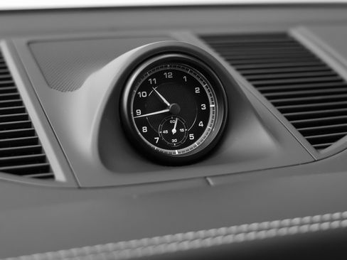 Used 2025 Porsche Macan image 36