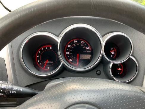 Used 2006 Pontiac Vibe w/ Sport Package FWD image 29