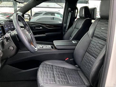 Used 2024 Cadillac Escalade Sport Platinum w/ LPO, ONYX Package image 7