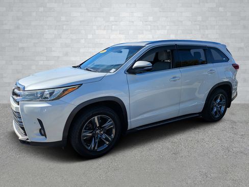 Used 2017 Toyota Highlander Limited Platinum image 9