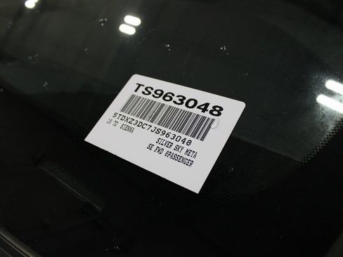 Used 2018 Toyota Sienna SE image 30