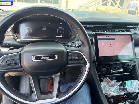 Used 2022 Jeep Grand Cherokee L Limited AWD/4WD image 22