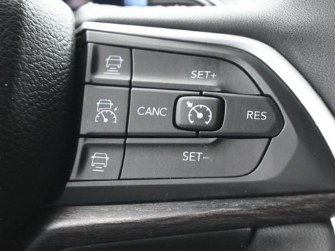 Used 2023 Jeep Grand Cherokee Limited w/ Luxury Tech Group II AWD/4WD image 21