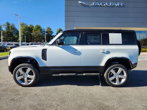 New 2025 Land Rover Defender 110 X-Dynamic SE image 5