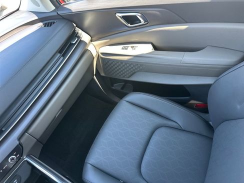 New 2026 Kia Carnival EX FWD image 32