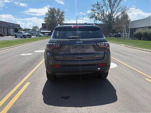 Used 2018 Jeep Compass Limited AWD/4WD image 4