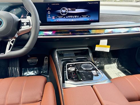 New 2026 BMW 750e xDrive AWD/4WD image 19