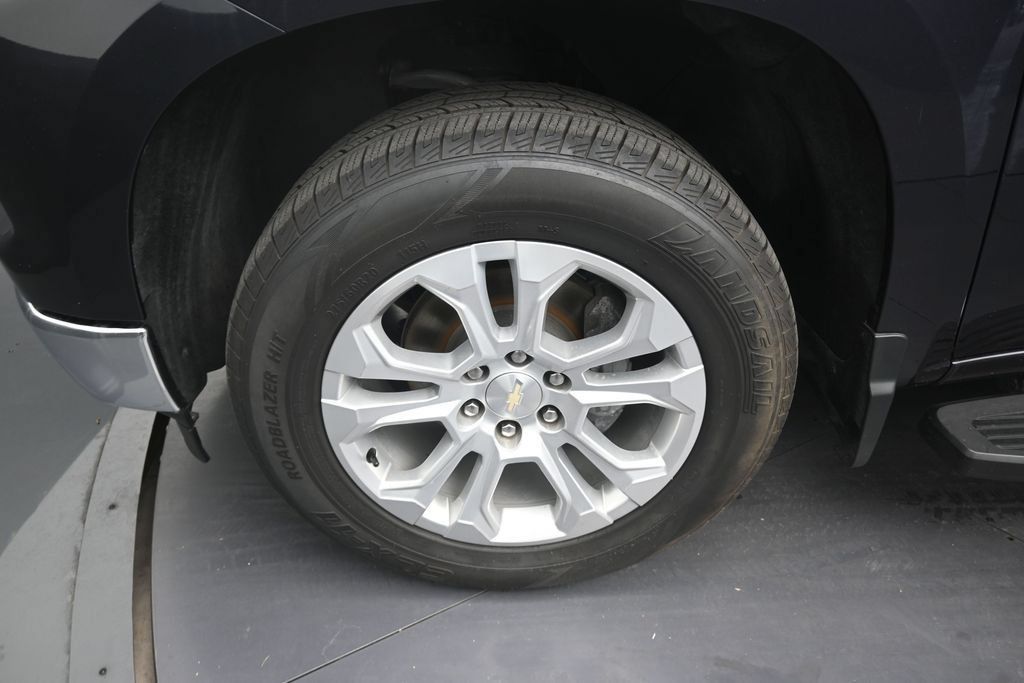 Used 2023 Chevrolet Silverado 1500 LTZ RWD image 9