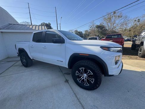 Used 2025 GMC Canyon AT4 w/ AT4 Premium Package image 4