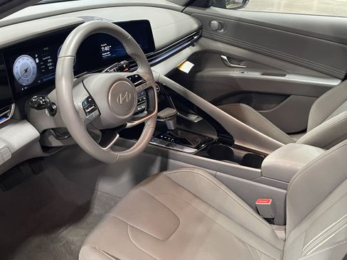 Used 2025 Hyundai Elantra SEL FWD image 10