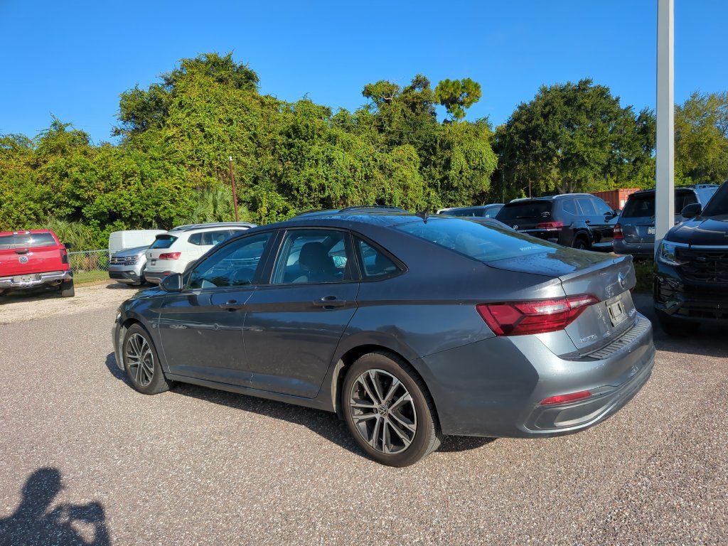 Used 2022 Volkswagen Jetta Sport FWD image 3
