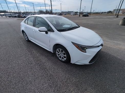 Used 2025 Toyota Corolla LE image 1