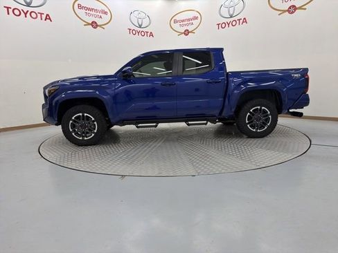 Used 2025 Toyota Tacoma TRD Sport AWD/4WD image 5