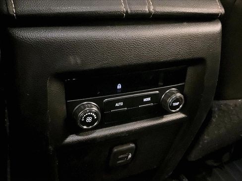 Used 2019 Chevrolet Traverse LT image 32