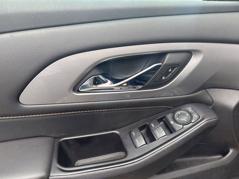 Used 2018 Chevrolet Traverse LT w/ LPO, Floor Liner Package FWD image 14