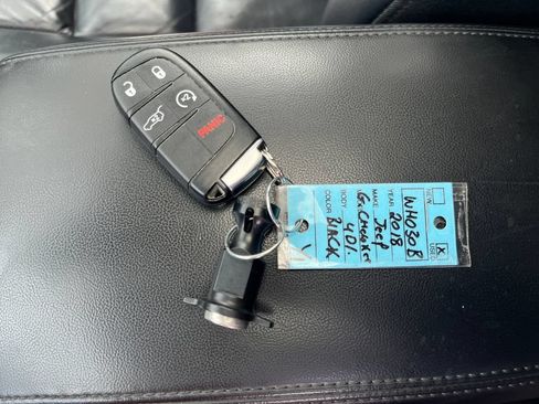 Used 2018 Jeep Grand Cherokee Limited AWD/4WD image 30