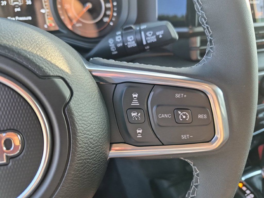Used 2026 Jeep Wrangler Unlimited Sahara AWD/4WD image 16