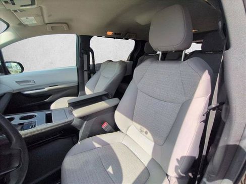 Used 2025 Toyota Sienna LE FWD image 14