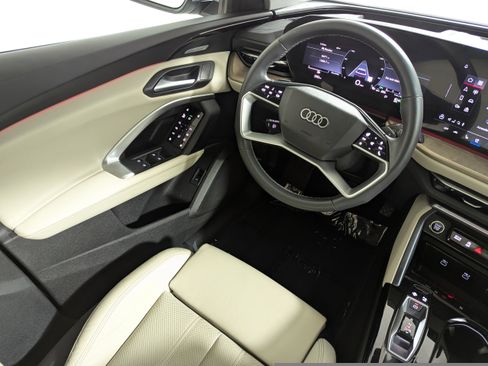Certified 2025 Audi Q5 Prestige AWD/4WD image 9