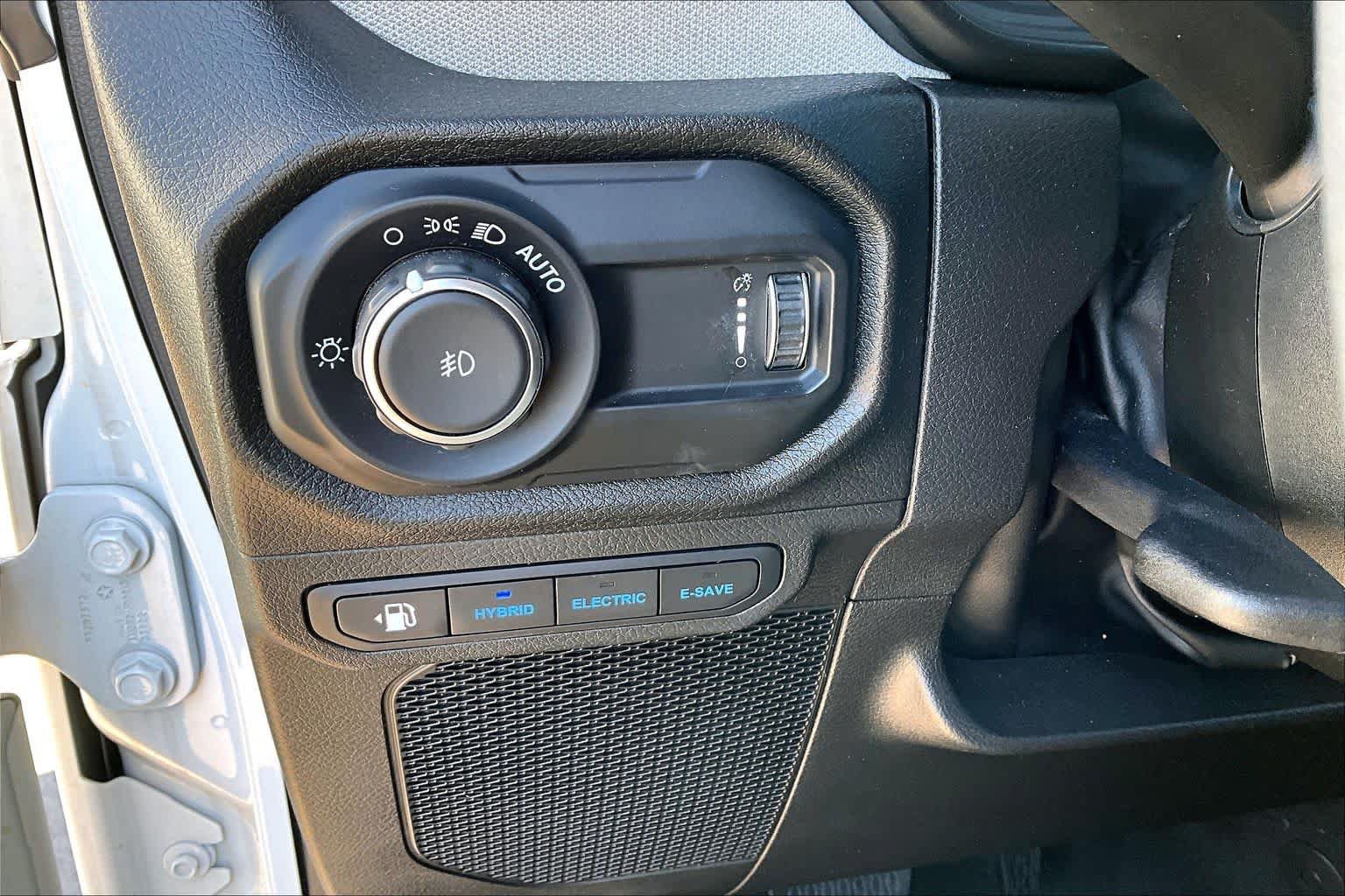 Used 2024 Jeep Wrangler Unlimited w/ Convenience Group AWD/4WD image 27