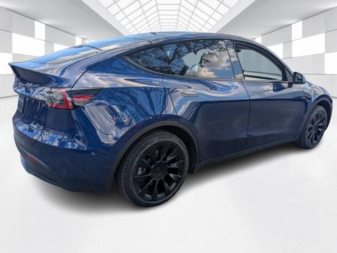 Used 2024 Tesla Model Y 2WD image 7