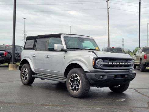 Used 2023 Ford Bronco Outer Banks image 1