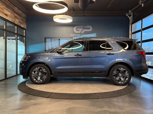 Used 2018 Ford Explorer Sport w/ Equipment Group 401A AWD/4WD image 6