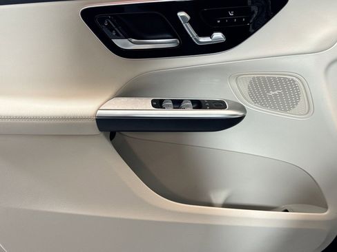 Certified 2024 Mercedes-Benz GLC 300 4MATIC image 17