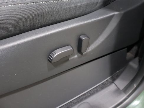 Used 2024 Nissan Frontier SV image 12