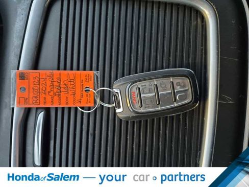 Used 2024 Chrysler Pacifica Touring-L image 20