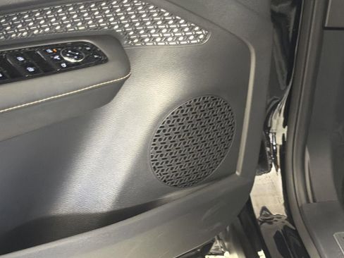 Used 2025 Nissan Ariya AWD image 21