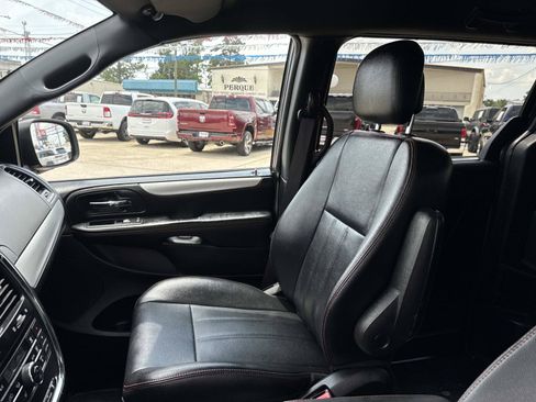 Used 2016 Dodge Grand Caravan R/T w/ Safety Sphere Group FWD image 18