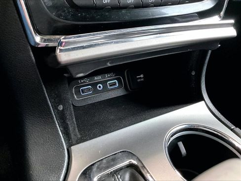Used 2020 Jeep Grand Cherokee Altitude AWD/4WD image 30