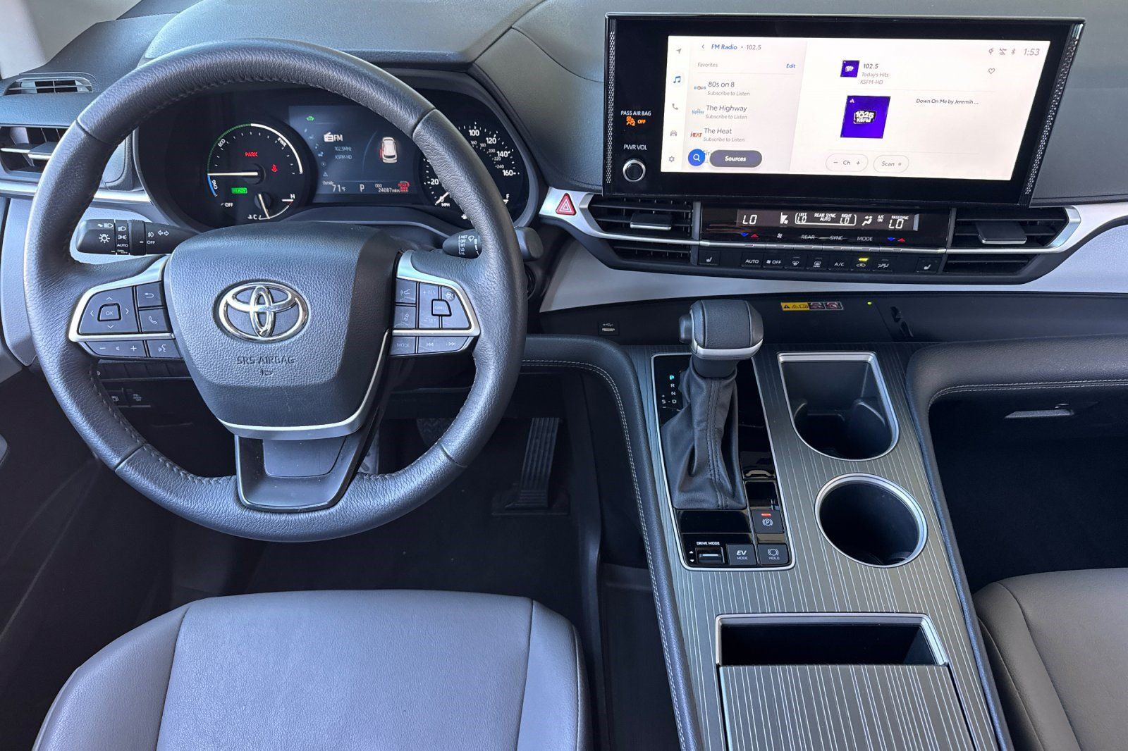 Used 2026 Toyota Sienna XLE FWD image 31