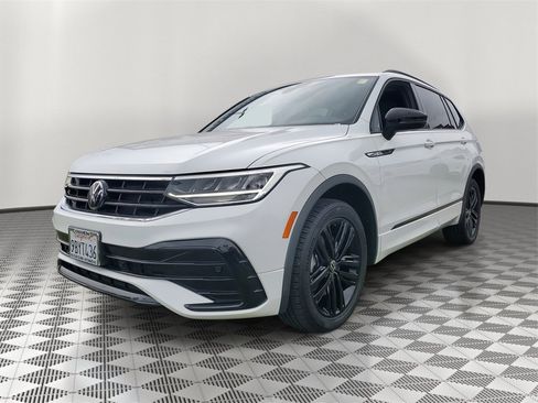 Used 2022 Volkswagen Tiguan SE R-Line image 3
