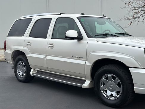 Used 2005 Cadillac Escalade AWD image 7