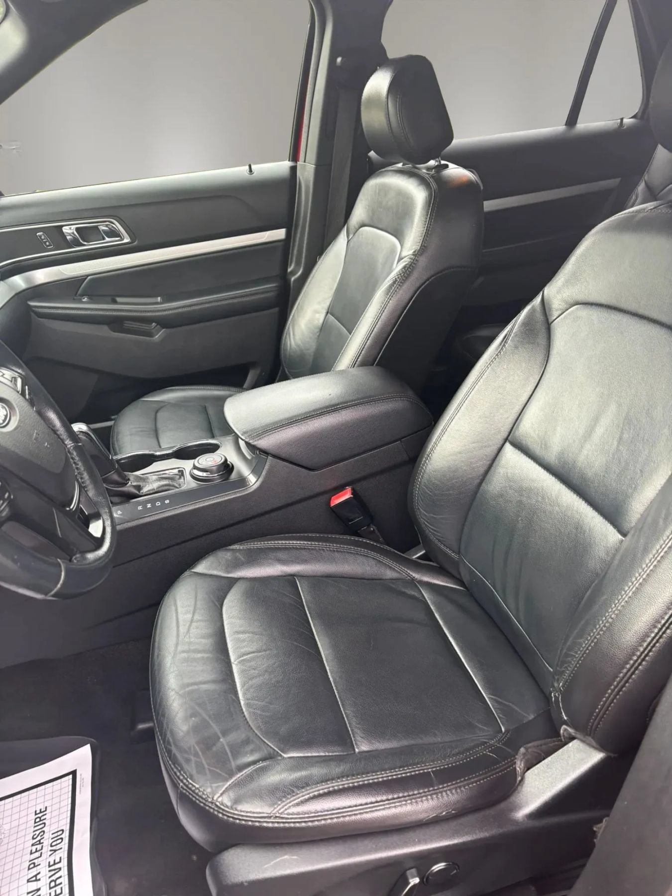 Used 2017 Ford Explorer XLT w/ Equipment Group 202A AWD/4WD image 27