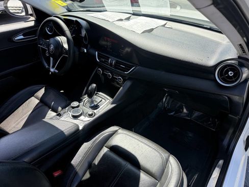 Used 2018 Alfa Romeo Giulia RWD image 18