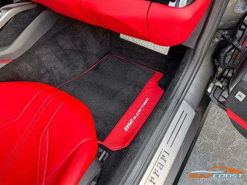 Used 2018 Ferrari 812 Superfast RWD image 34