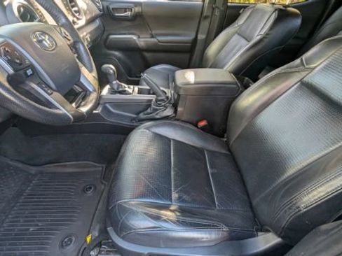 Used 2020 Toyota Tacoma TRD Sport image 17