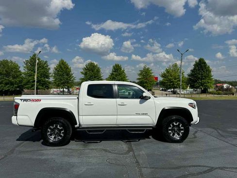 Used 2022 Toyota Tacoma TRD Off-Road w/ Technology Package AWD/4WD image 5