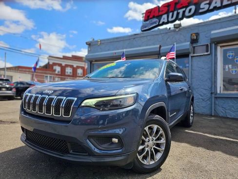 Used 2020 Jeep Cherokee Latitude Plus w/ Cold Weather Group image 4