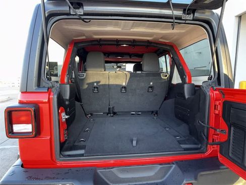 Used 2018 Jeep Wrangler Unlimited Sahara image 20