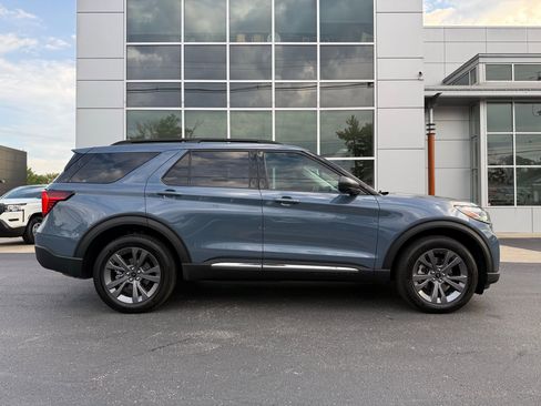 Used 2025 Ford Explorer Active w/ Active Comfort Package image 5