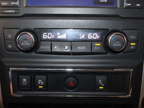 Used 2017 Nissan Titan SL RWD image 43