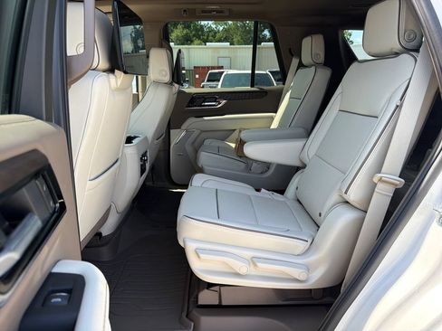 Used 2025 GMC Yukon Denali w/ Denali Reserve Package RWD image 19
