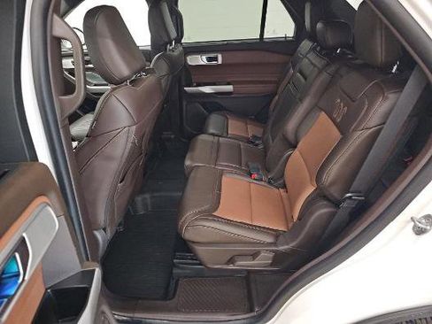 Used 2021 Ford Explorer King Ranch w/ Premium Technology Package image 13